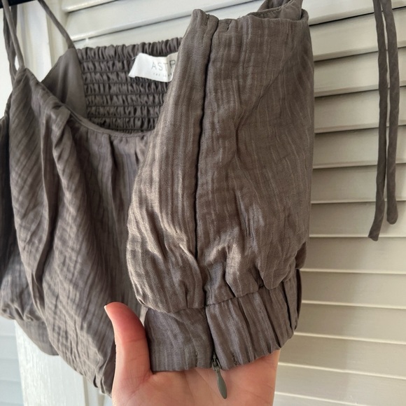 ASTR Terra Bella Square Neck Tie Strap Crop Top in mushroom | Gray | Large - Picture 6 of 11